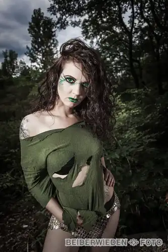 13082012-191846-shooting